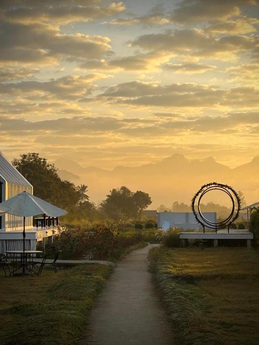 paradise resort and cafe