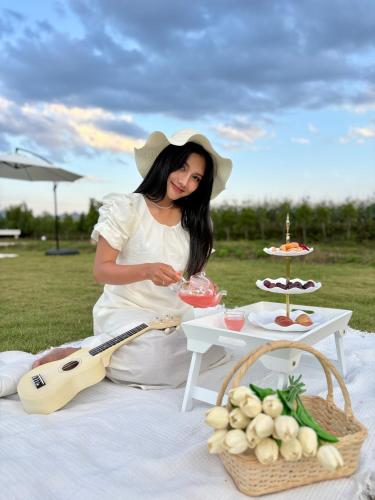 paradise resort and cafe