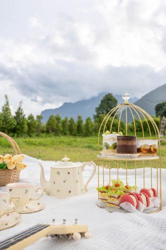 paradise resort and cafe