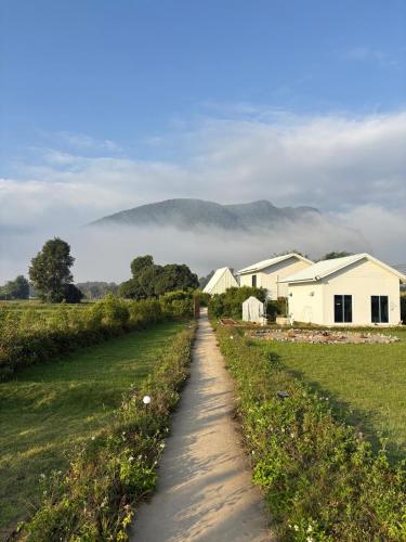 Paradise Resort & Cafe,,4 star