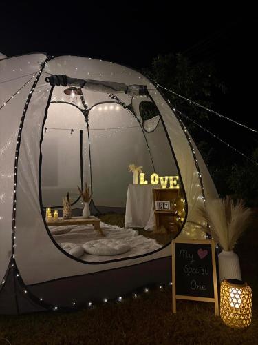 paradise resort and cafe