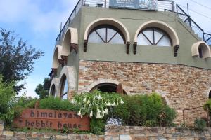 himalayan hobbit house