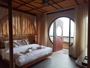 himalayan hobbit house