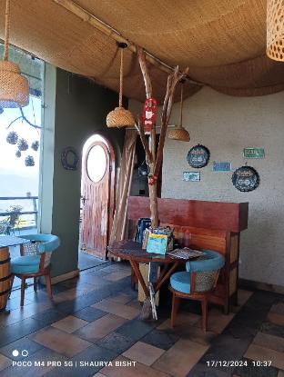 himalayan hobbit house