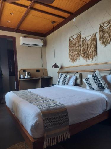 Himalayan Hobbit House,,4 star