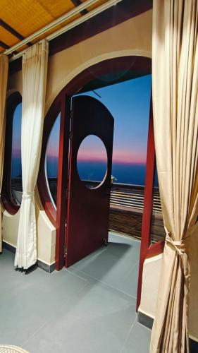 Himalayan Hobbit House,,4 star