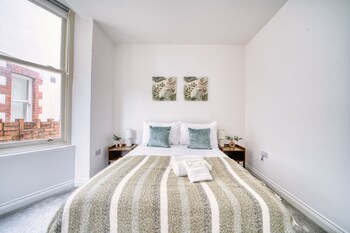 stunning 2 bed city centre and bute park