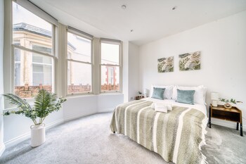 stunning 2 bed city centre and bute park