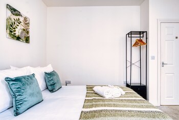 stunning 2 bed city centre and bute park