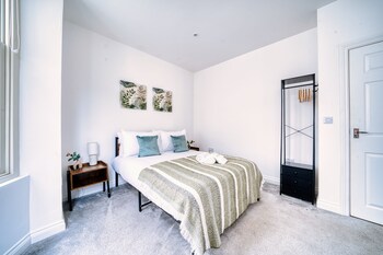 stunning 2 bed city centre and bute park