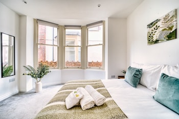 stunning 2 bed city centre and bute park