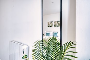stunning 2 bed city centre and bute park