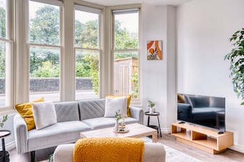 stunning 2 bed city centre and bute park