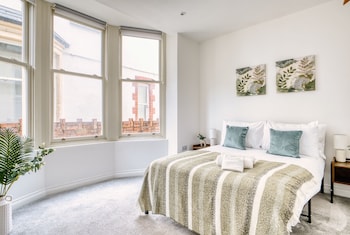 stunning 2 bed city centre and bute park