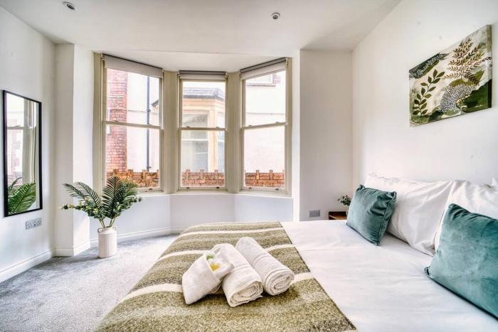 stunning 2 bed city centre and bute park