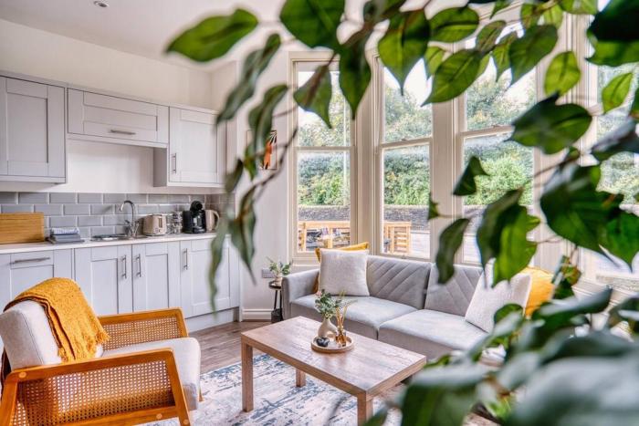 stunning 2 bed city centre and bute park