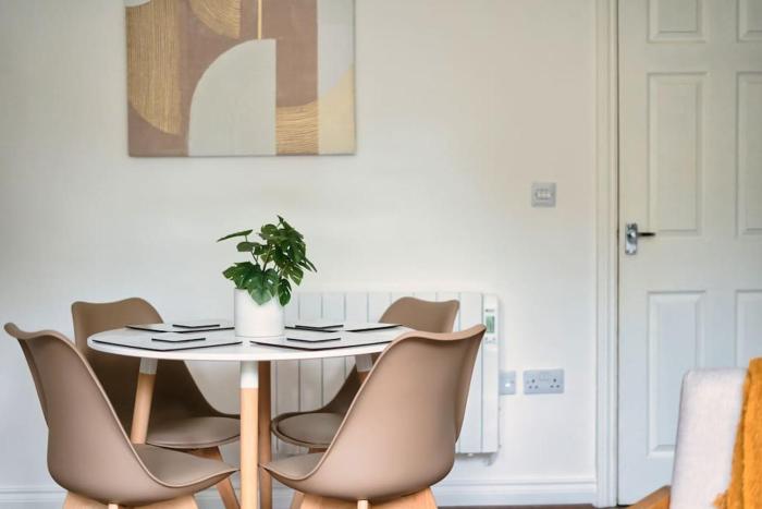 stunning 2 bed city centre and bute park