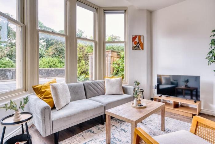 stunning 2 bed city centre and bute park