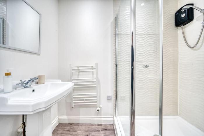 stunning 2 bed city centre and bute park