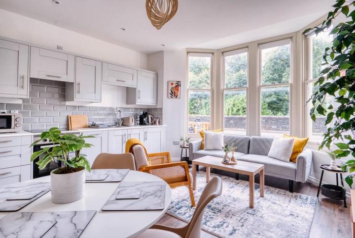 stunning 2 bed city centre and bute park