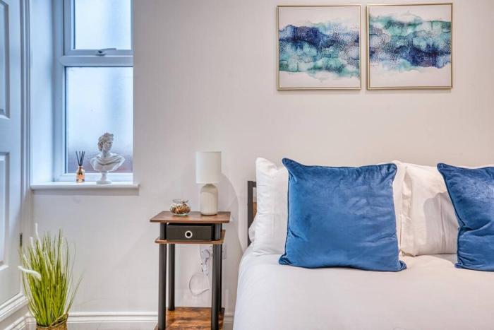 stunning 2 bed city centre and bute park