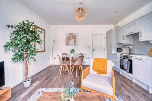 stunning 2 bed city centre and bute park