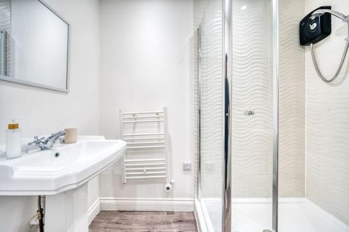 stunning 2 bed city centre and bute park