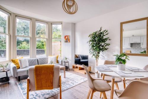 stunning 2 bed city centre and bute park