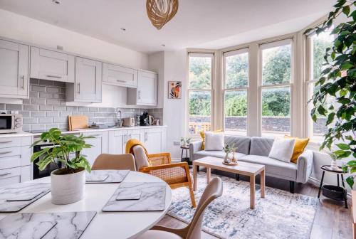 stunning 2 bed city centre and bute park