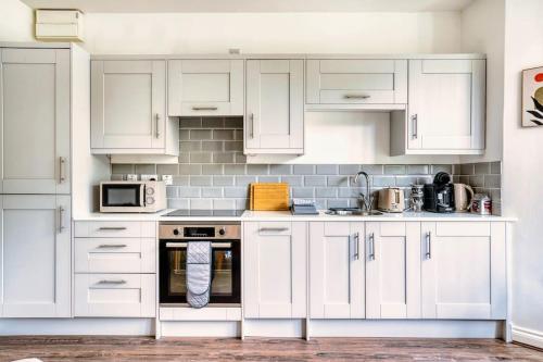 stunning 2 bed city centre and bute park