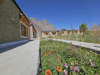 hunder tamarix resort