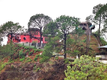 jaitak resort by pine