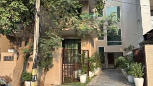 posh suites golf course road