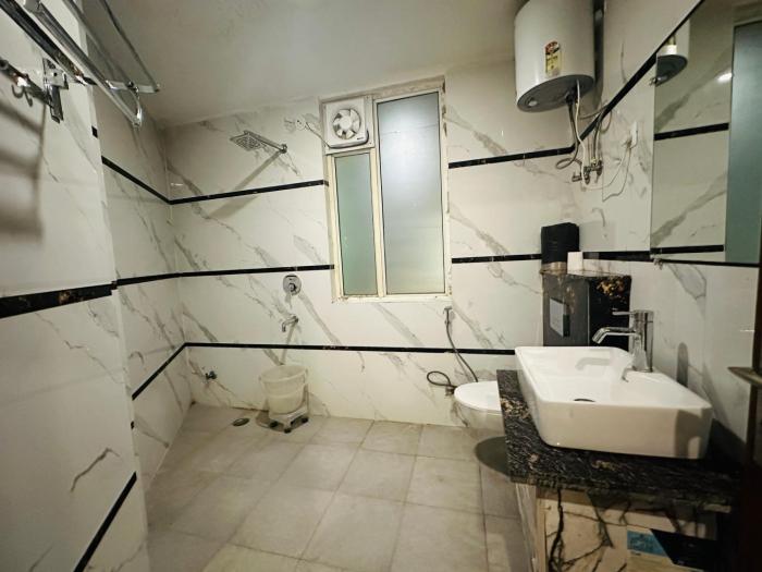 hotel de clark residency delhi airport
