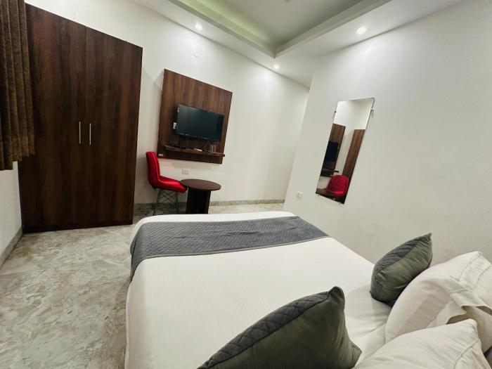 hotel de clark residency delhi airport
