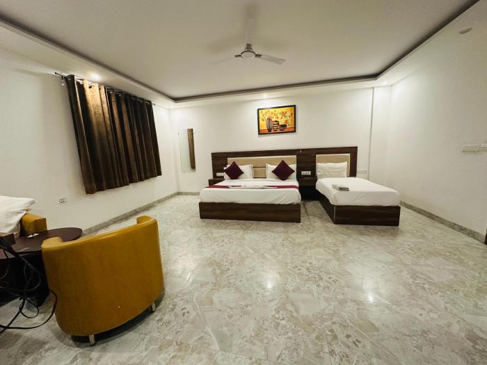hotel de clark residency delhi airport