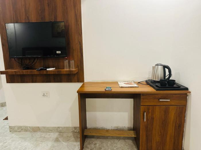 hotel de clark residency delhi airport