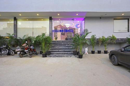 Hotel De Clark Residency Delhi Airport,,4 star