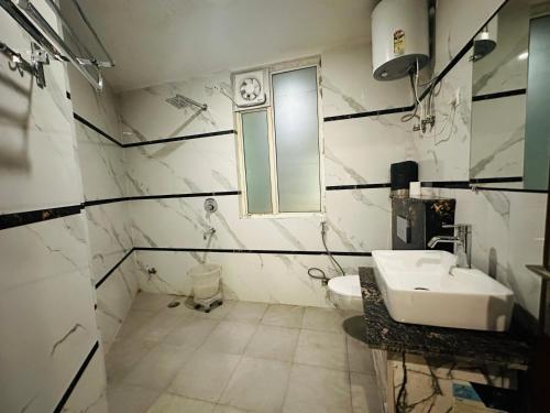 hotel de clark residency delhi airport
