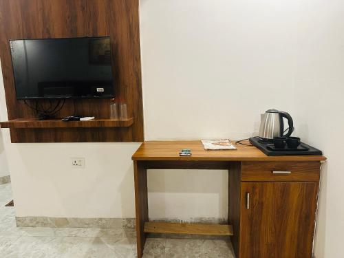 hotel de clark residency delhi airport