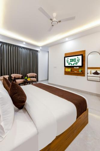 hotel de clark residency delhi airport