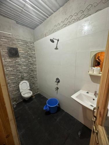 Rosa Mystica,,3 star