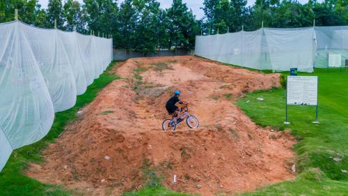 quad club resort and spa nandi hills