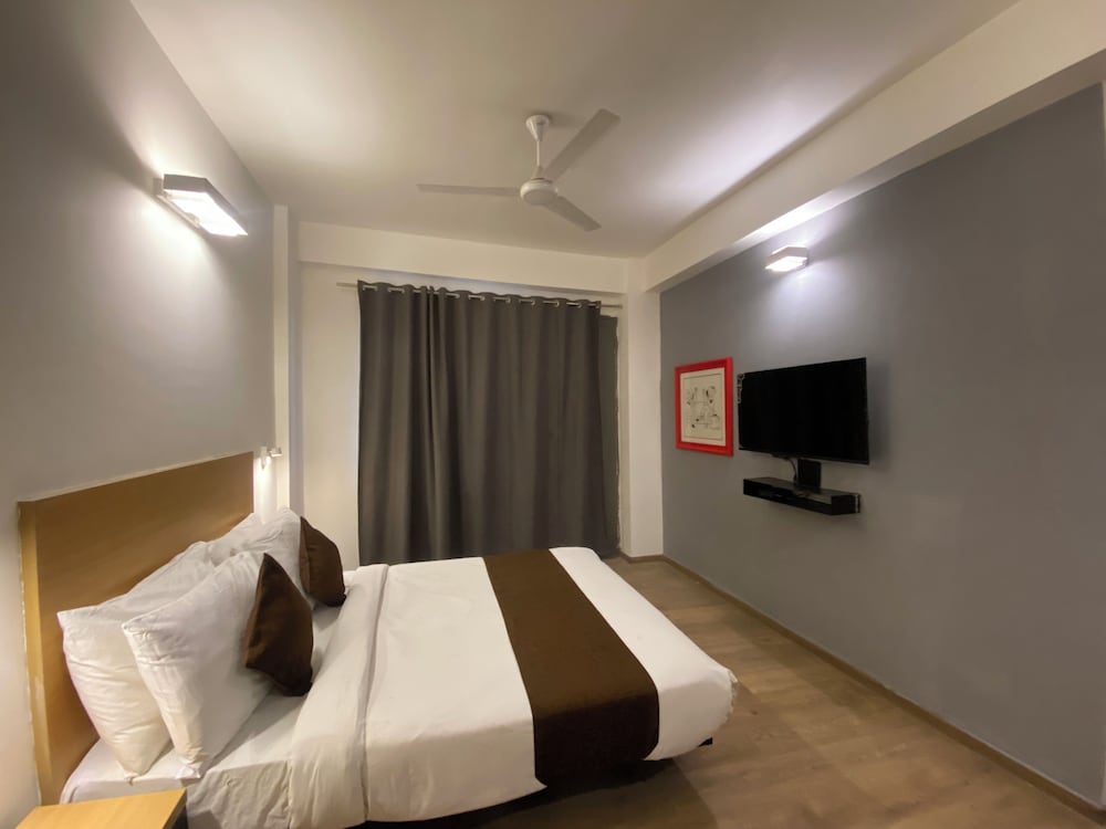 hotel crown omaxe the forest spa view