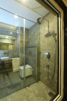 zenq signature inn mcleodganj