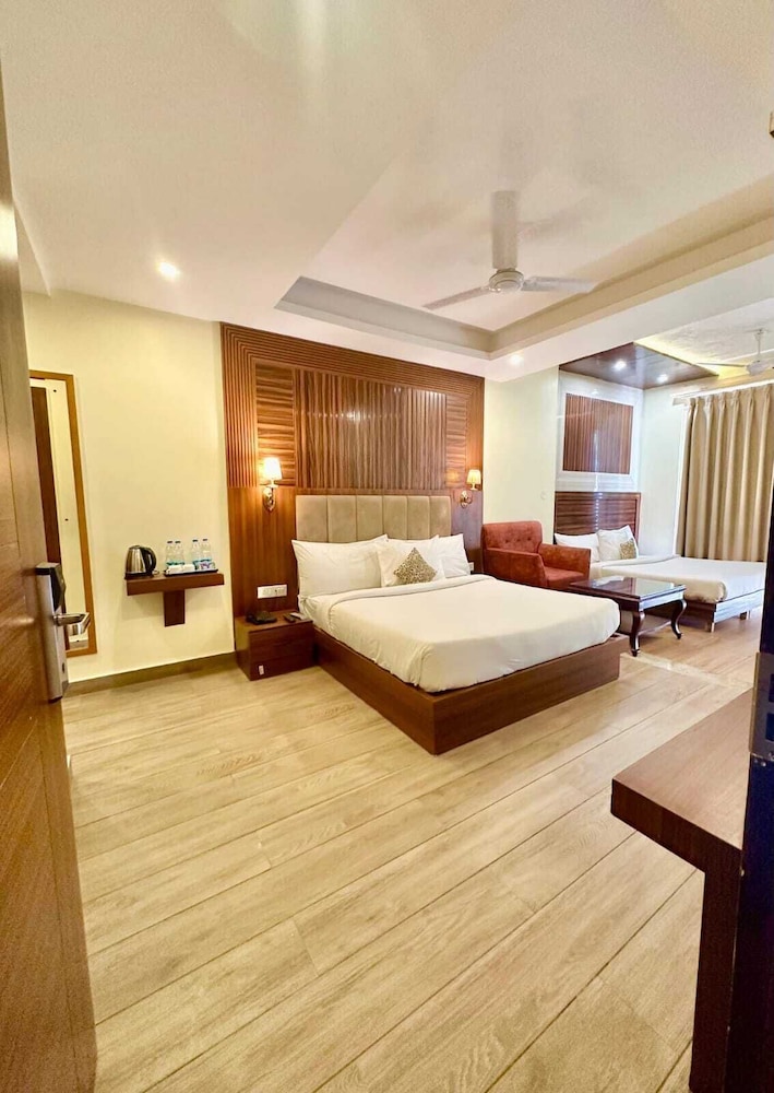 zenq signature inn mcleodganj