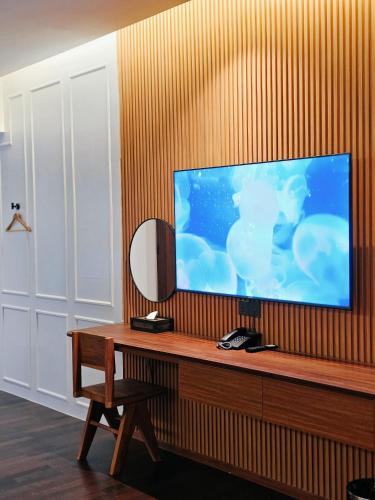 the palm suite lava mansion