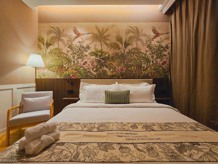 the palm suite lava mansion