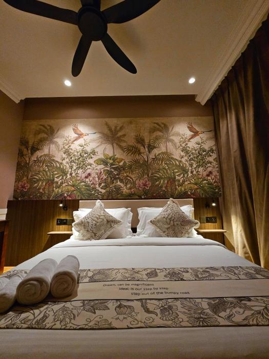 the palm suite lava mansion