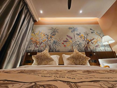 the palm suite lava mansion